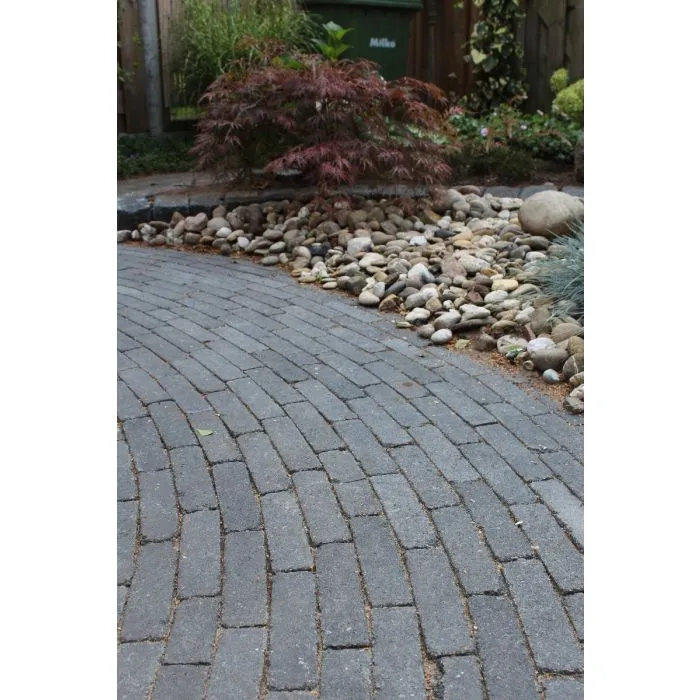 Brick pavers black 20x5x6cm (m2)