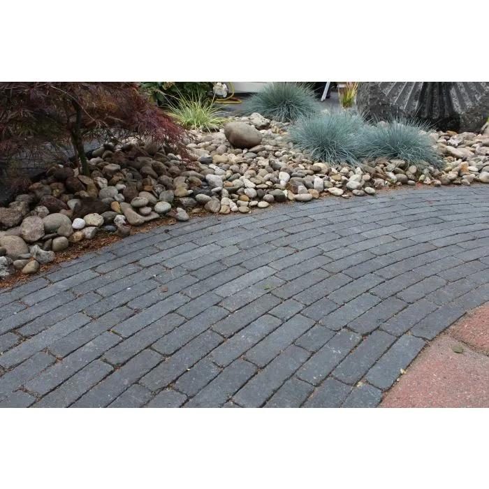 Brick pavers black 20x5x6cm (m2)