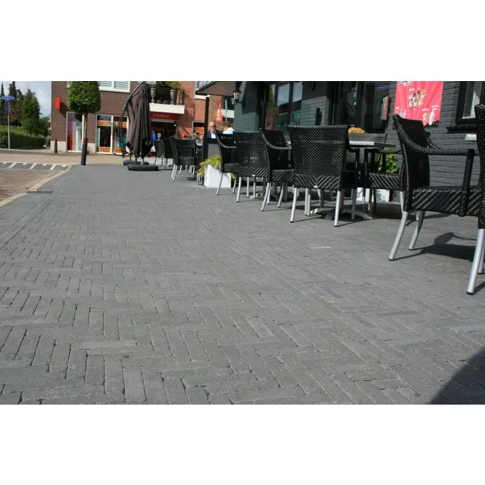 Brick pavers black 20x5x6cm (m2)