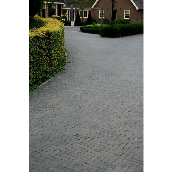 Brick pavers black 20x5x6cm (m2)