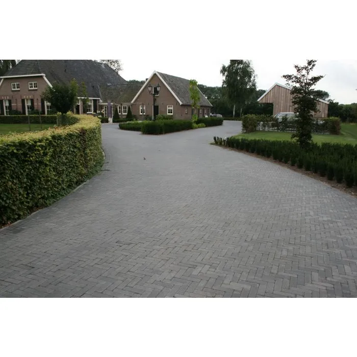 Brick pavers black 20x5x6cm (m2)
