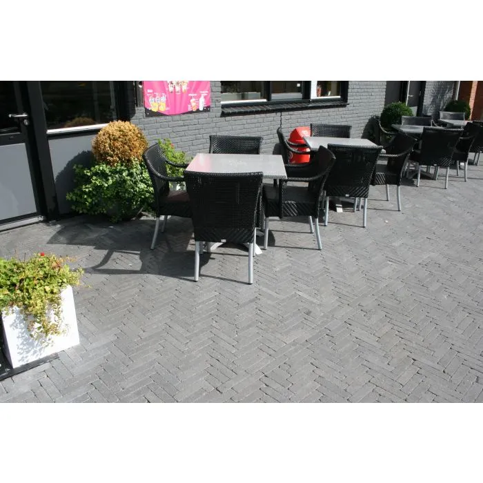 Brick pavers black 20x5x6cm (m2)