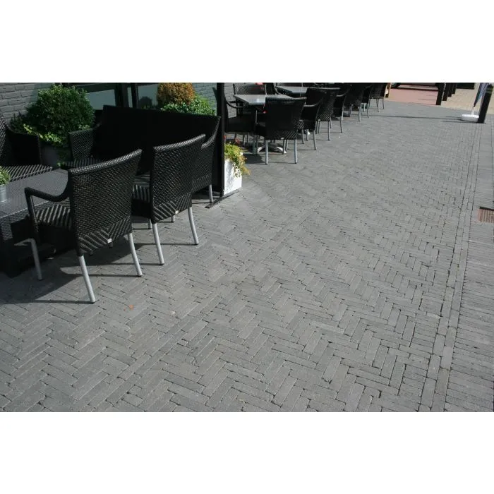 Brick pavers black 20x5x6cm (m2)