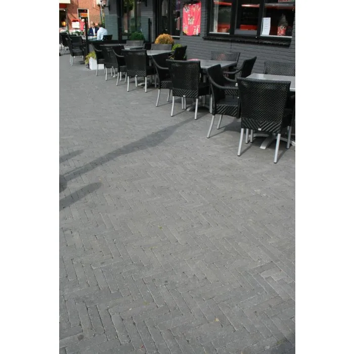 Brick pavers black 20x5x6cm (m2)